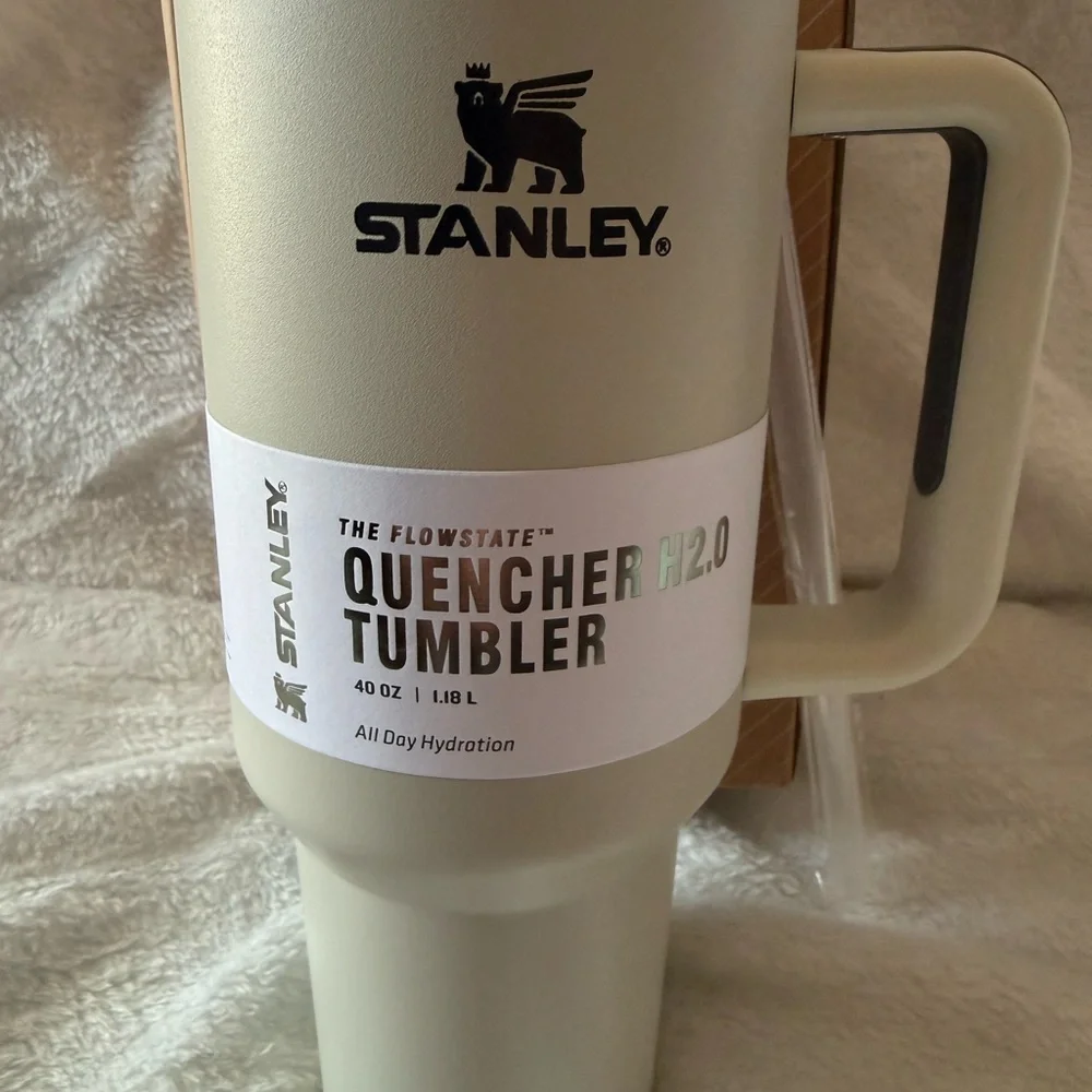 New 40oz Stanley Quencher Tumbler in Elegant Cream with Straw - Picture 2 of 6